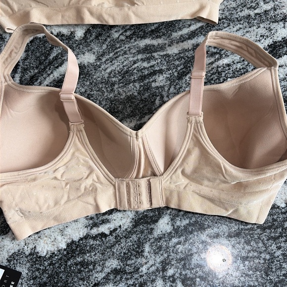 Lot bundle of 3 Beauty by Bali Women's Foam Wirefree Bra size 38D B540 - Picture 5 of 7